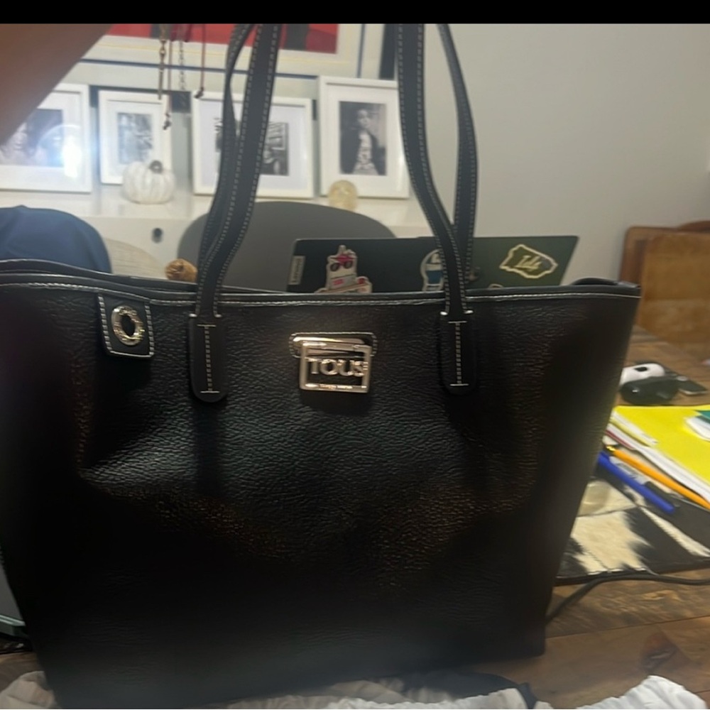 TOUS Shoulder bag ! Authentic
Dust bag includes
